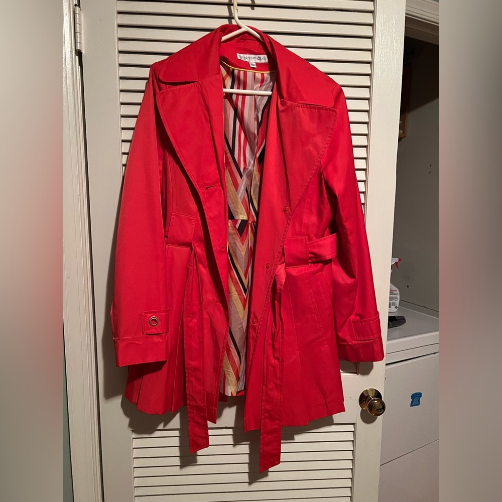 Viaspiga  coral rain coat size xl. Comes with belt. Has pockets